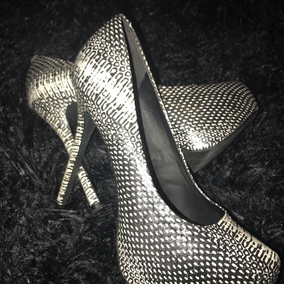 Steve Madden Nala Platform Pumps - Picture 5 of 6